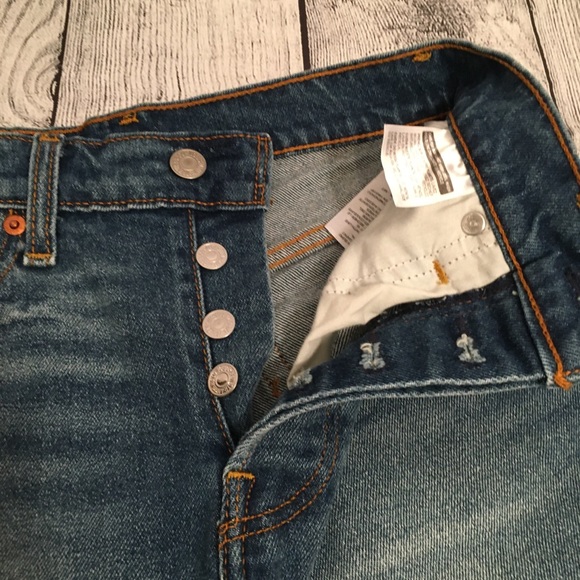 Levi’s Women’s High Waisted Medium Wash Shorts size 26 - Picture 7 of 9